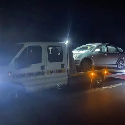 Załadunek samochodu z blokadą kół na lawetę — Koszalin, Pomoc Drogowa 24/7