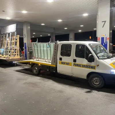 Transport samochodu dostawczego na autolawecie — Koszalin, Pomoc Drogowa 24/7