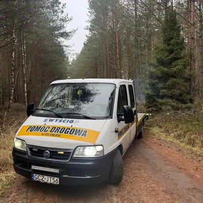 Holowanie uszkodzonego samochodu osobowego na autolawecie — Koszalin, Pomoc Drogowa 24/7